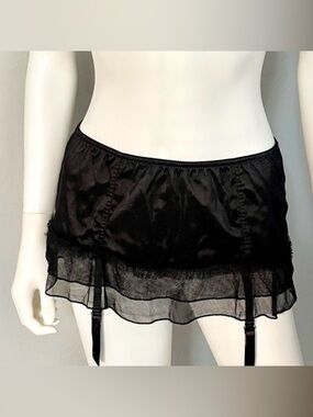 XS/S VS Victoria’s Secret Sexy little things ruffle garter skirt